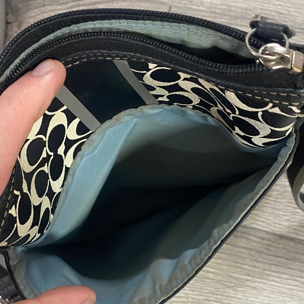 Stylish Black and Cream Crossbody Bag - Picture 6 of 6